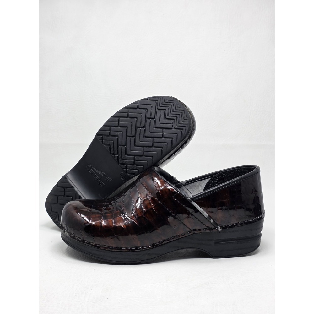 Dansko Womens Size EU 40/US 9.5 Shiny Brown Clogs Alligator Skin Pattern Mules